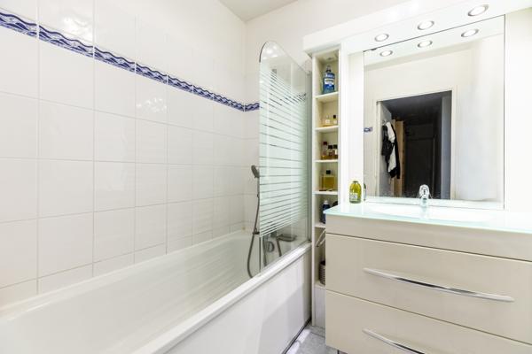 Appartement
         4 pièces
        - 89 m² 580 000 € *