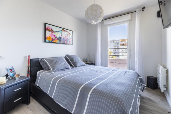 Appartement
         4 pièces
        - 89 m² 580 000 € *