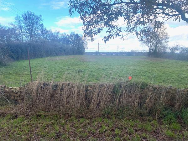 Terrain à bâtir viabilisé sortie de bourg de LIGNE