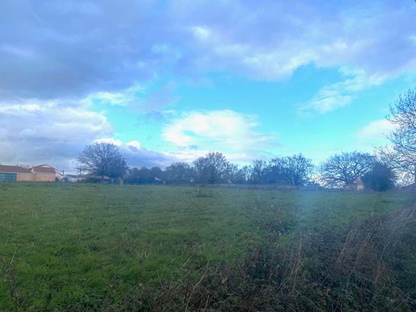 Terrain à bâtir viabilisé sortie de bourg de LIGNE