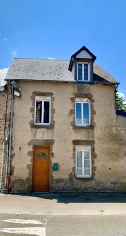 maison de bourg en pierre  à rénover