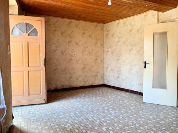 maison de bourg en pierre  à rénover