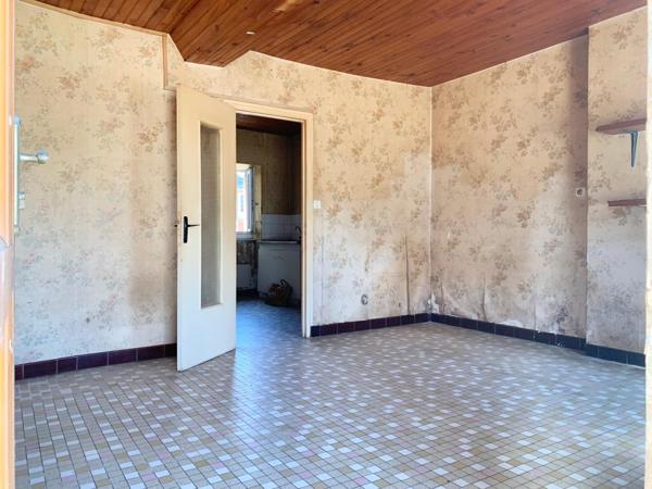 maison de bourg en pierre  à rénover