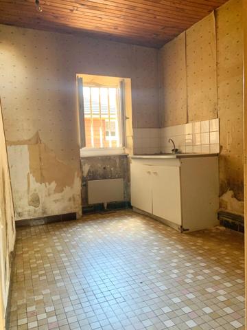 maison de bourg en pierre  à rénover