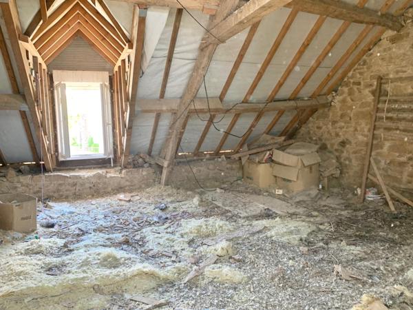 maison de bourg en pierre  à rénover