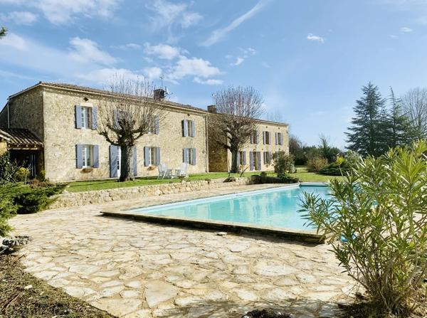 Vignoble avec 2 maisons en pierre. Potentiel de créer un manoir.
