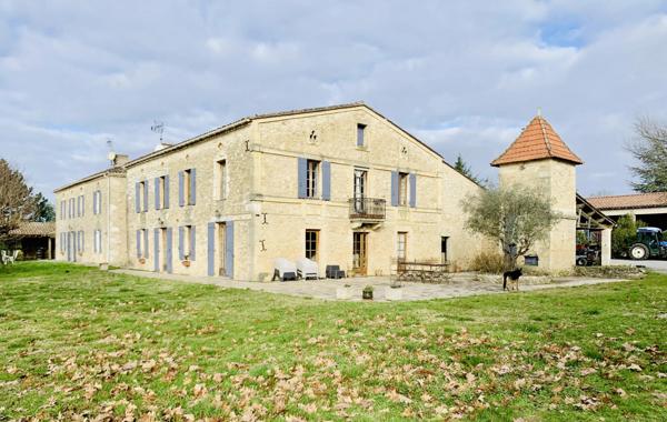 Vignoble avec 2 maisons en pierre. Potentiel de créer un manoir.