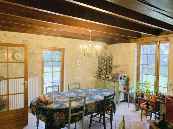 Vignoble avec 2 maisons en pierre. Potentiel de créer un manoir.