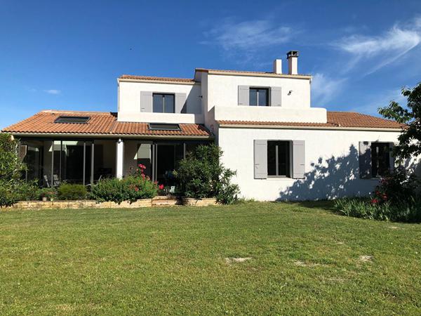 Propriété lumineuse au coeur de la campagne Oléronaise - 9 pièces 211.39 m2
