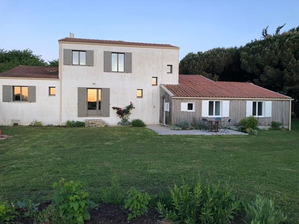 Propriété lumineuse au coeur de la campagne Oléronaise - 9 pièces 211.39 m2