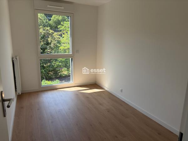 Location Appartement 4 pièces 117.17 m² - Saint-cloud 92210