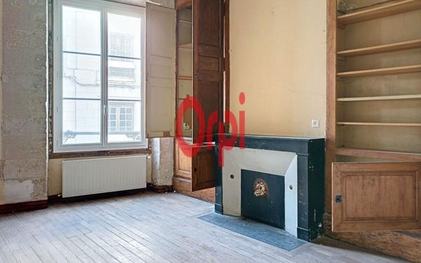 Immeuble à vendre    1 pièce •  Blois
