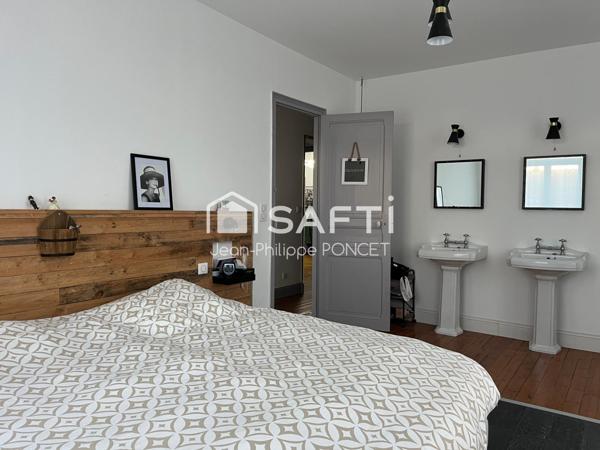 Belle Maison Bourgeoise avec garage et extérieur