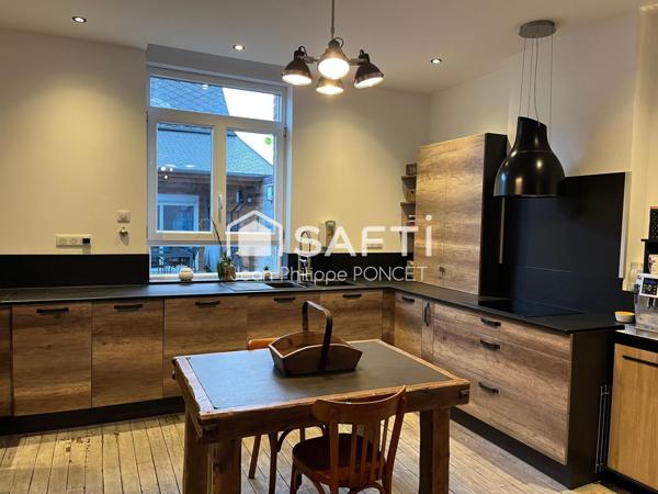 Belle Maison Bourgeoise avec garage et extérieur