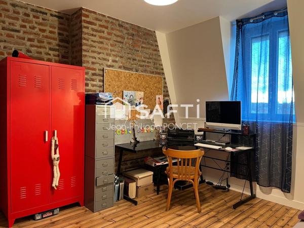 Belle Maison Bourgeoise avec garage et extérieur