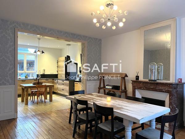 Belle Maison Bourgeoise avec garage et extérieur