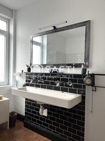 Belle Maison Bourgeoise avec garage et extérieur