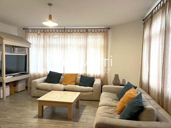 Belle Maison Bourgeoise avec garage et extérieur