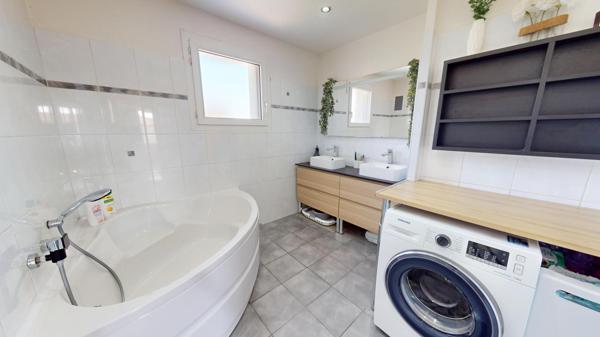 Maison T5 – 106 m² – Jardin 521 m² avec piscine