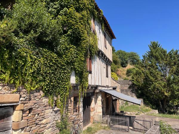 Deux maisons pour le prix d'une — dans un village très prisé