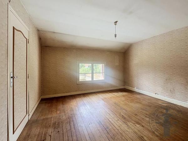 Vente                                                      Maison
                        
                     4 pièces                      100 m2                     à Dourdan