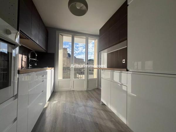 Vente                                                      Appartement
                        
                     3 pièces                      61 m2                     à Sucy-en-Brie