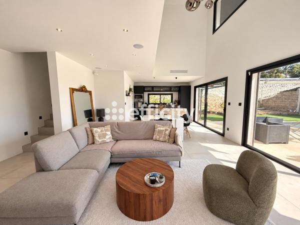 Maison
         5 pièces
        - 160 m² Exclusivité 650 000 € *