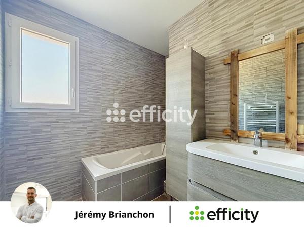 Maison
         4 pièces
        - 96 m² Exclusivité 370 000 € *