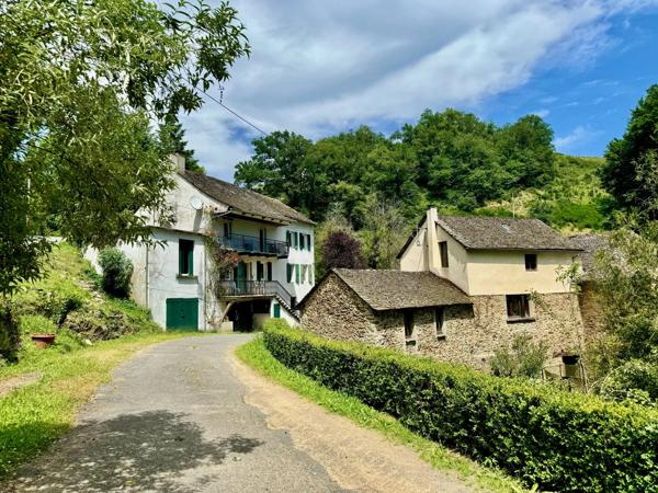 Rieupeyroux – Maison en Pierre et Moulin Converti dans la Campagne de l’Aveyron