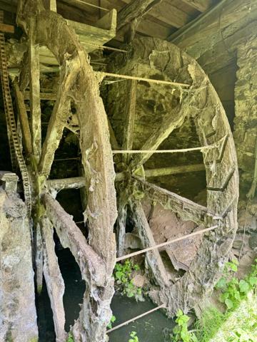 Rieupeyroux – Maison en Pierre et Moulin Converti dans la Campagne de l’Aveyron