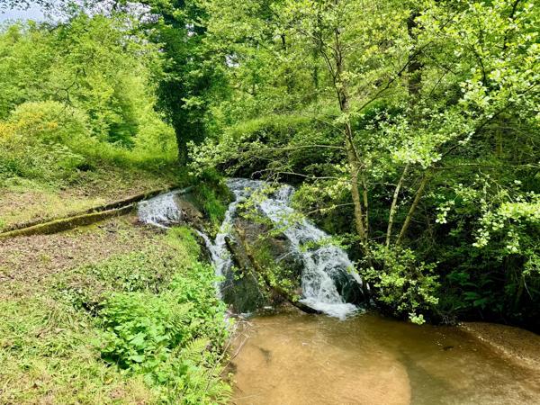 Rieupeyroux – Maison en Pierre et Moulin Converti dans la Campagne de l’Aveyron