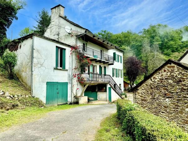 Rieupeyroux – Maison en Pierre et Moulin Converti dans la Campagne de l’Aveyron