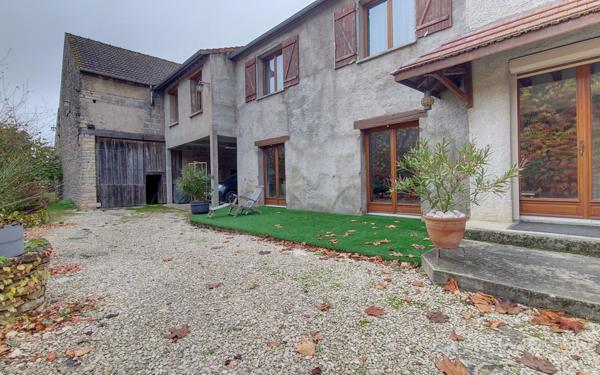 Maison à vendre    8 pièces • 201 m2 Longecourt-en-Plaine