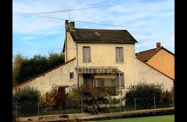 🏡 Maison entièrement à rénover avec jardin, dépendances – Mayet-de-Montagne