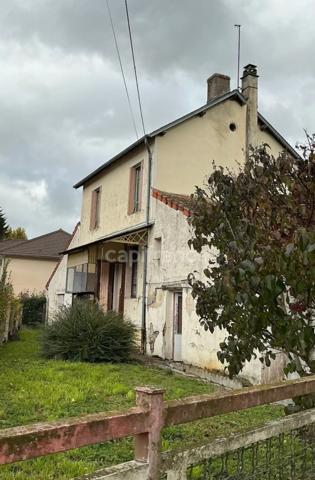 🏡 Maison entièrement à rénover avec jardin, dépendances – Mayet-de-Montagne