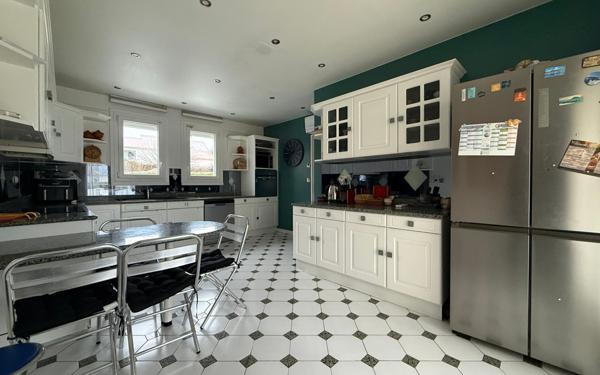 Maison à louer    7 pièces • 179 m2 Marolles-en-Brie