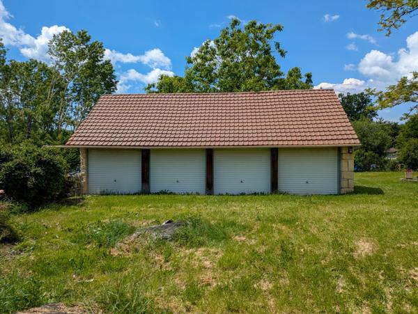 Une grande maison familiale dans un charmant village de la Bouriane.