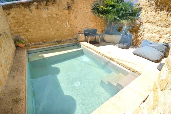 Maison de Village en Pierre avec Piscine et Vue Panoramique
