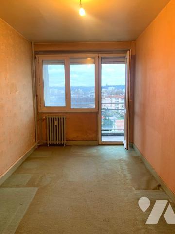 Quartier St Julien, T3 71m² à rénover avec balcon et parking