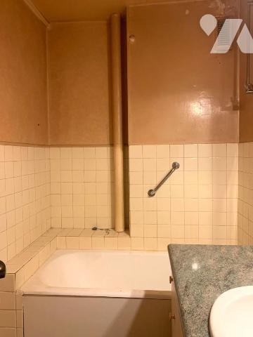 Quartier St Julien, T3 71m² à rénover avec balcon et parking