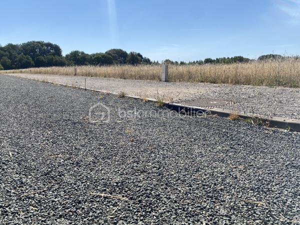 DEVENEZ PROPRIÉTAIRE à La Vieuville, commune d'Alluyes.

Offrez-vous un cadre de vie agréable dans un environnement calme, verdoyant et résidentiel.
Idéalement située entre Chartres et Châteaudun et à proximité de Bonneval, la commune d'Alluyes séduit par sa qualité de vie.

Proche des différents axes routiers (N10 et à l'A11), venez découvrir un lotissement libre de constructeur de 23 terrains à bâtir entièrement viabilisés (eau, électricité, fibre optique), parfaitement adaptés à la réalisation de votre future maison individuelle.

En direction de Bonneval, vous trouverez toutes les commodités du quotidien (commerces, marché, supermarchés, piscine, écoles, collège, crèches, maison médicale…).
Sachez que la gare se trouve à 8 min en voiture et dessert Paris, Châteaudun et Tours. 

Les atouts du programme :
    •    23 Parcelles de 542 à 884 m²,
    •    17 366m2 de surface constructible,
    •    Terrains entièrement viabilisés et bornés,
    •    Permis d'amener purger de tout recours,
    •   Etude de faisabilité de l'assainissement autonome d'un futur lotissement réalisé,
    •    Voirie effectué,
    •    Lampadaires posé,
    •    Environnement paisible et résidentiel,
    •    Accès rapide à l'A11 et N10,
    •    À proximité de Chartres, Châteaudun et Bonneval, 
    •   Gare à 8 min,
    •   Commodités à proximité.

Construisez votre projet de vie dans un cadre naturel, alliant tranquillité et proximité des principaux axes de routiers.