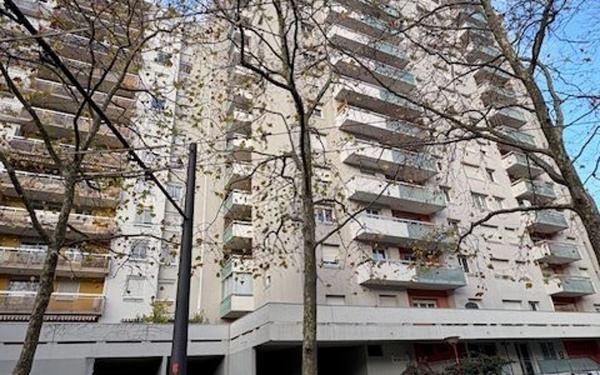 Stationnement à louer    Villeurbanne