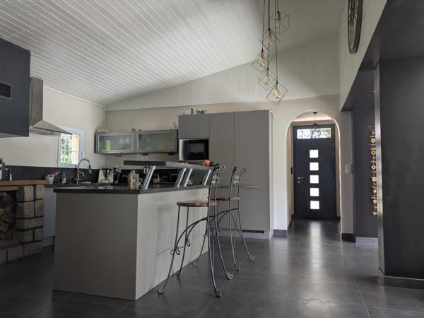 Maison à vendre à Changé dans la Sarthe (72560), ref : CHM71