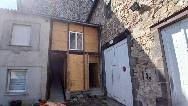 Location parking / box Saint-Flour - 1 pièce(s) - 15 m² - 60 €/mois