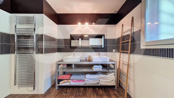 PROPRIÉTÉ AU BORD DU LAC DE BISCAROSSE