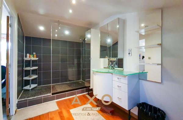 RESIDENCE SECURISEE PEY BLANC - MAISON - 220 M2 - TERRAIN 2 000 M2 - PISCINABLE - VUE SAINTE VICTOIRE  - 1 150 000