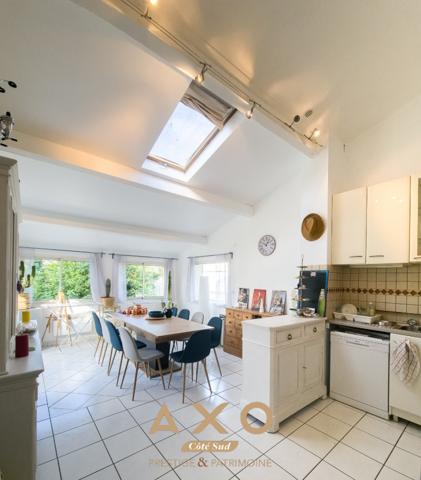 RESIDENCE SECURISEE PEY BLANC - MAISON - 220 M2 - TERRAIN 2 000 M2 - PISCINABLE - VUE SAINTE VICTOIRE  - 1 150 000