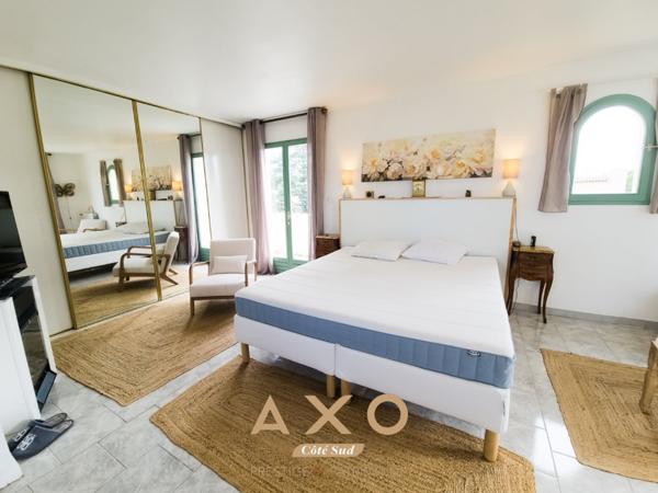 RESIDENCE SECURISEE PEY BLANC - MAISON - 220 M2 - TERRAIN 2 000 M2 - PISCINABLE - VUE SAINTE VICTOIRE  - 1 150 000