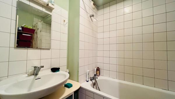 QUIMPER (29) - Appartement T3 de 71 m² habitable - Terrasse - Jardin - Garage privé.