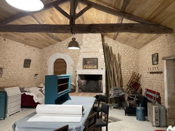 Maison avec 4 chambres, dépéndances et piscine